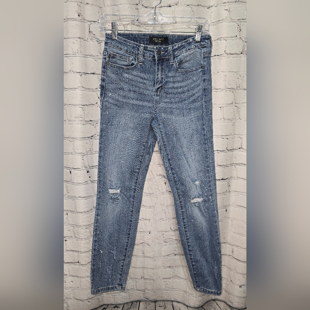Judy Blue Relaxed Fit Cropped Distressed Jeans‎ Size 27